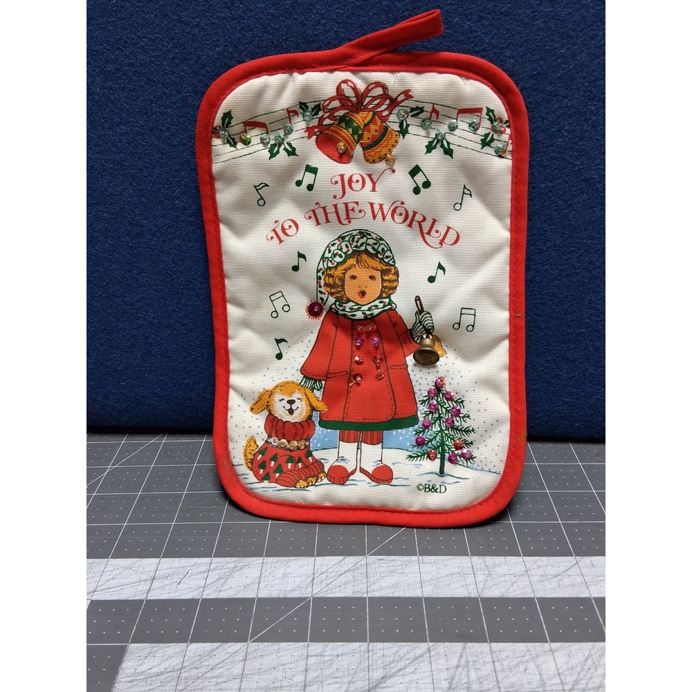 B and D Pot Holder Red‎ White Christmas Joy to the World Caroler Girl Dog Bell